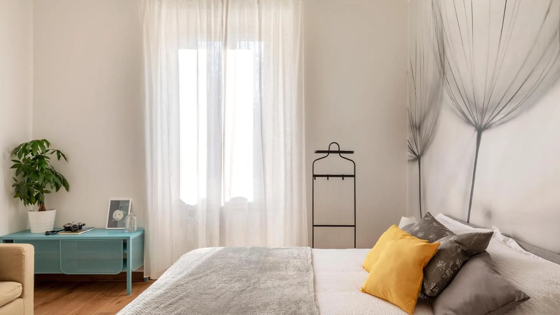 Appartamento The House Of Dandelions - Duomo In 15Min By Metro M3 Milano